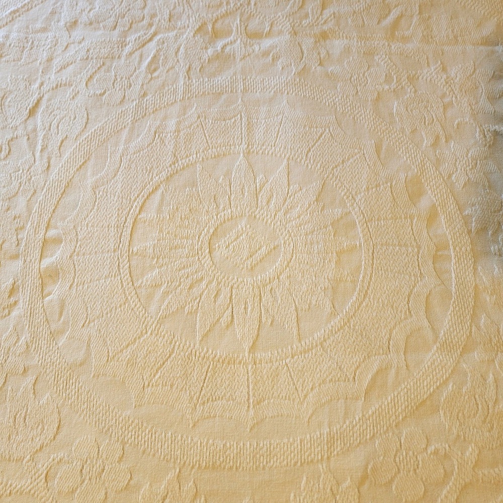 VTG Crown Crafts Matelasse Antoinette King Bedspread White Medallion Made In USA